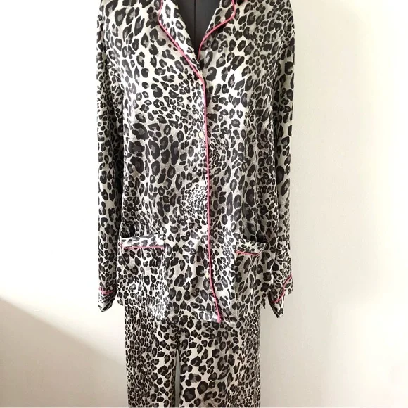 2000s Victoria Secret snow leopard satin pajama set sz M